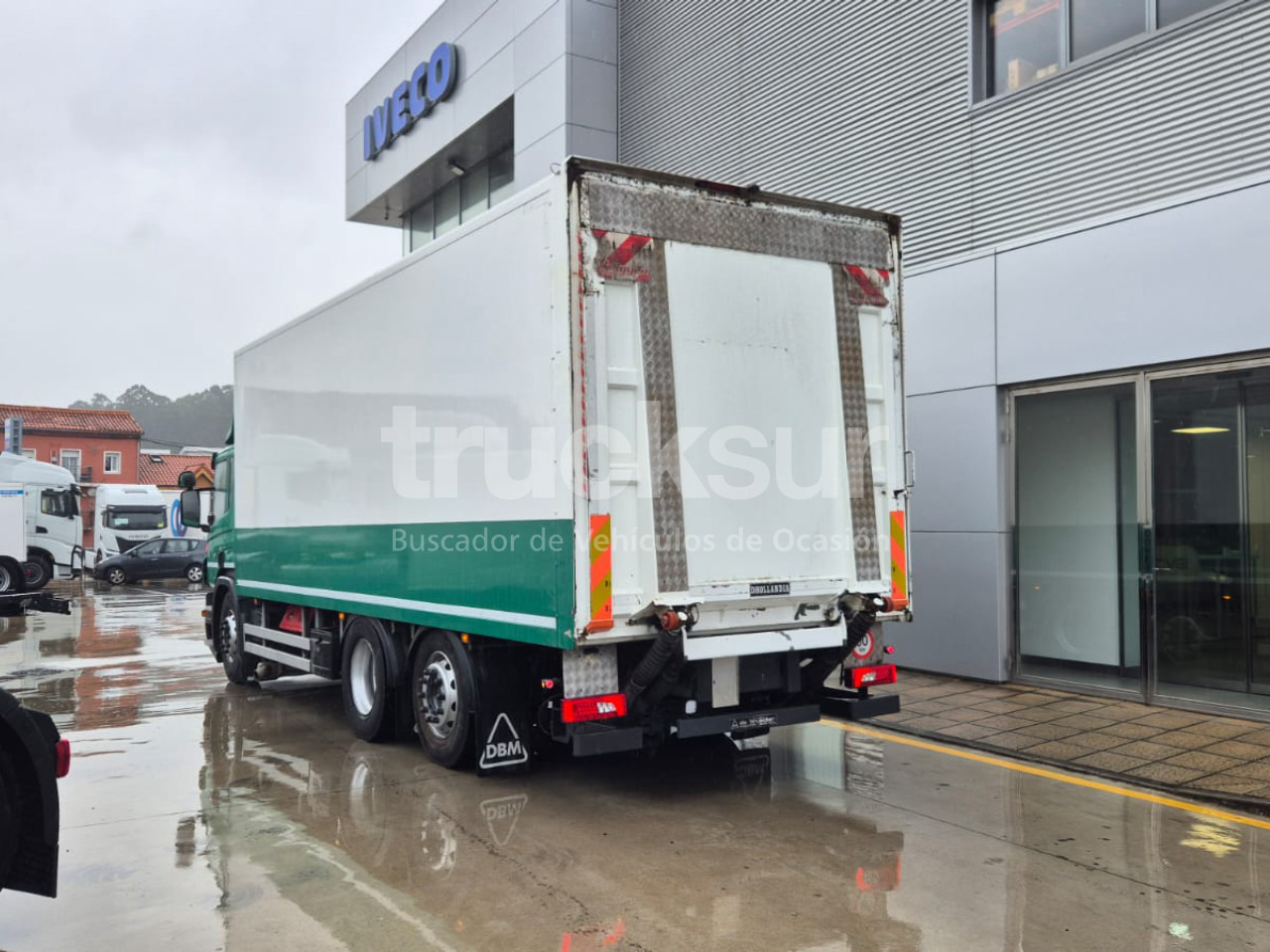 SCANIA P320.26 ejes 6x2*4 - Kasti veoauto: pilt 4 SCANIA P320.26 ejes 6x2*4 - Kasti veoauto: pilt 4