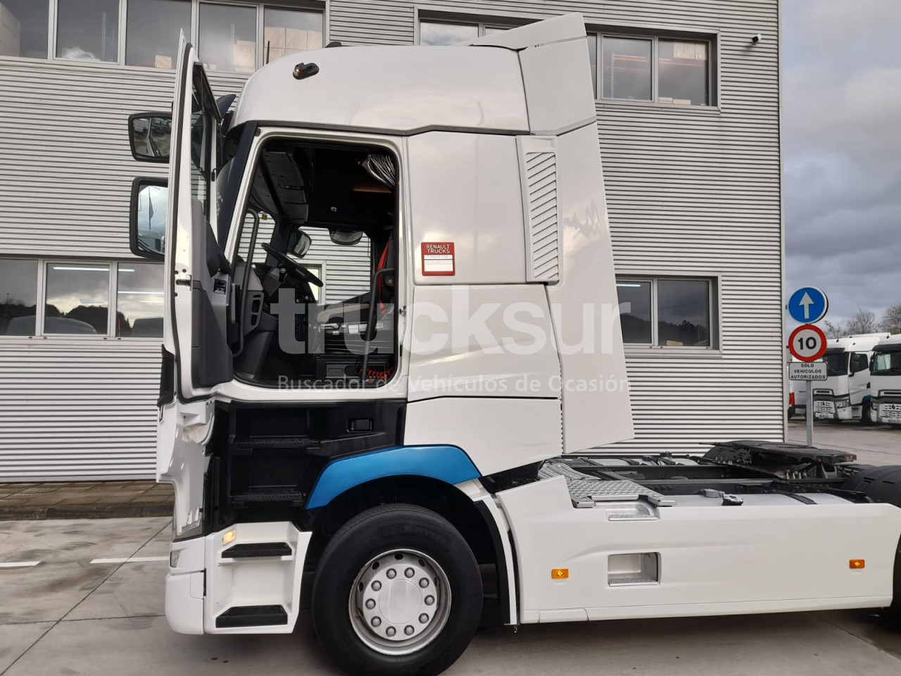 RENAULT T520 HIGH SLEEPER CAB - Sadulveok: pilt 5 RENAULT T520 HIGH SLEEPER CAB - Sadulveok: pilt 5