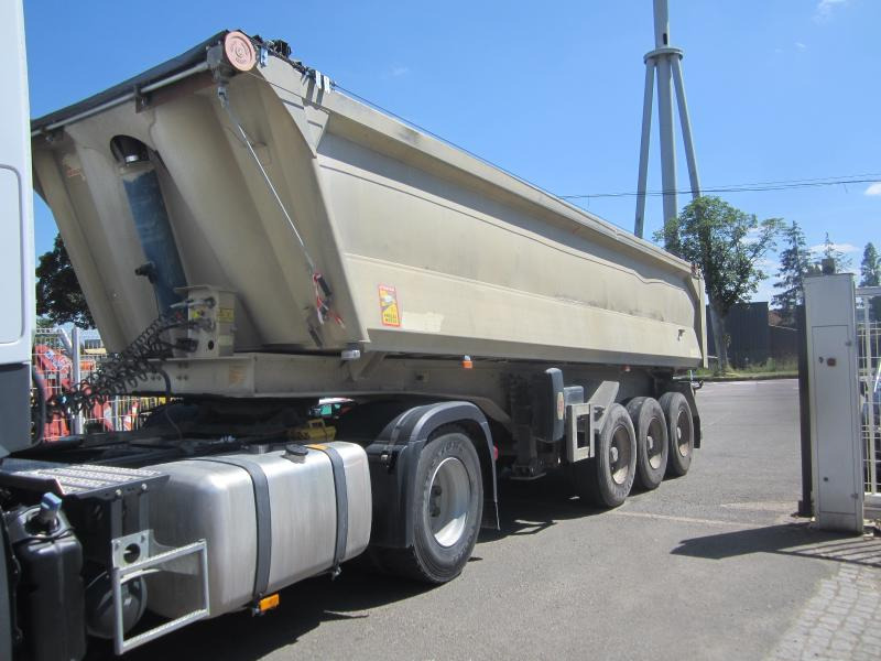 Benalu - Kallur-poolhaagis: pilt 1 Benalu - Kallur-poolhaagis: pilt 1