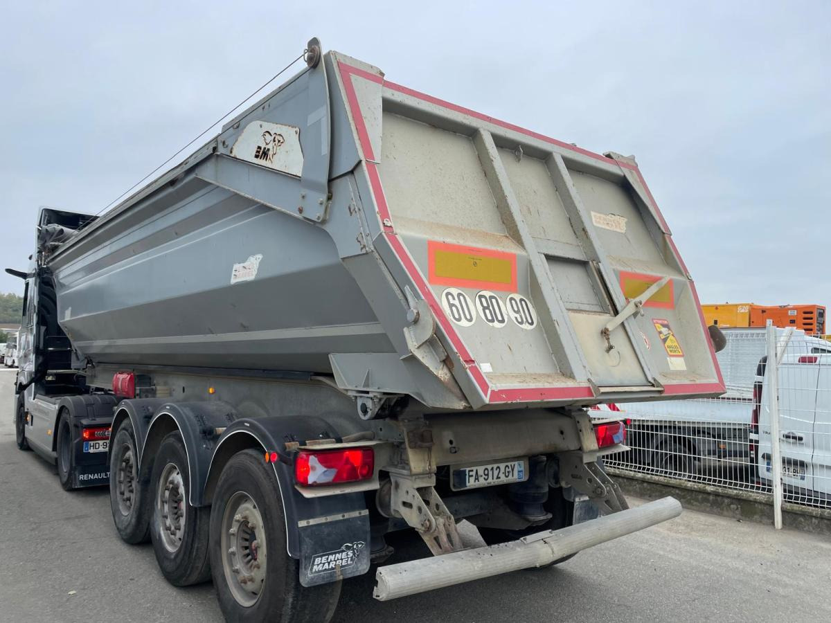 Benalu - Kallur-poolhaagis: pilt 2 Benalu - Kallur-poolhaagis: pilt 2