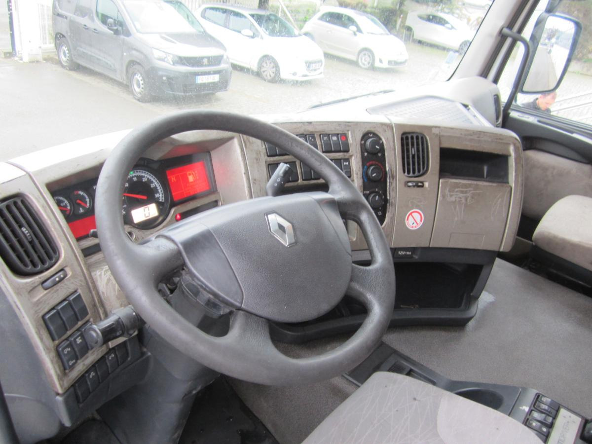 Interior photo 1: Sadulveok Renault Premium 450 DXI