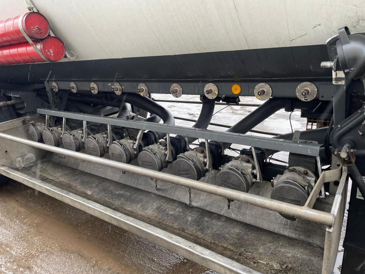 Trailor - Tsistern poolhaagis: pilt 5 Trailor - Tsistern poolhaagis: pilt 5