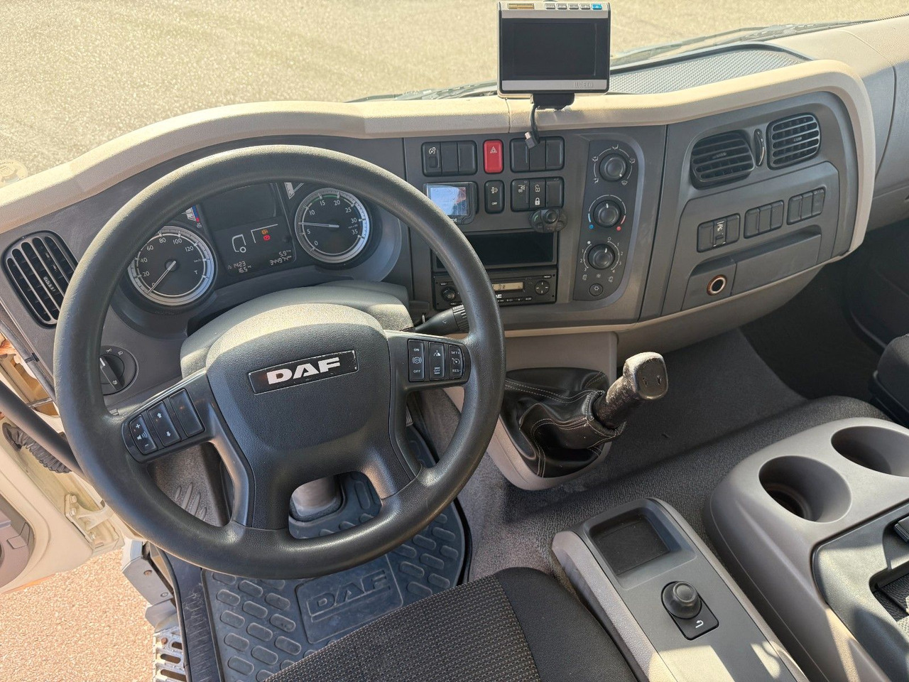 Tent veoauto DAF LF 45 /220 4x2 Curtainsider and Taillift Euro 6: pilt 12 Tent veoauto DAF LF 45 /220 4x2 Curtainsider and Taillift Euro 6: pilt 12