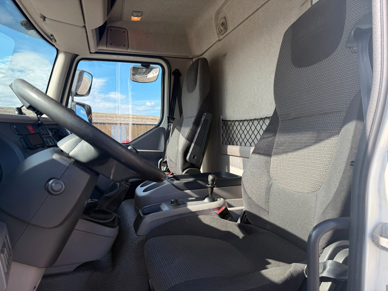 Tent veoauto DAF LF 45 /220 4x2 Curtainsider and Taillift Euro 6: pilt 11 Tent veoauto DAF LF 45 /220 4x2 Curtainsider and Taillift Euro 6: pilt 11