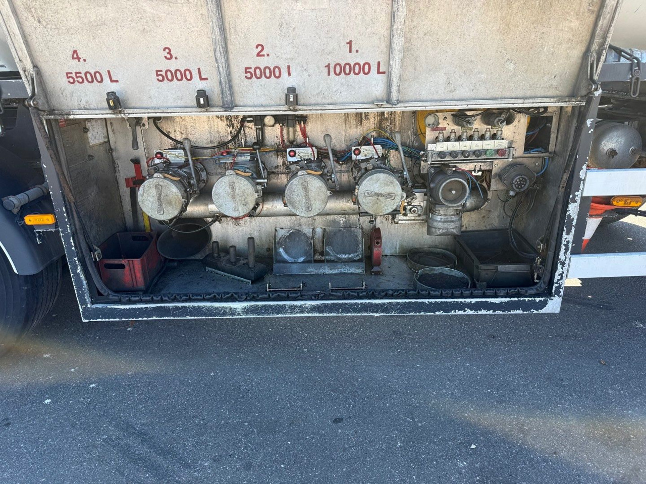 Eurotank 3 axle ET-26-4 ADR 25.500 L 4 Room - Tsisternhaagis: pilt 5 Eurotank 3 axle ET-26-4 ADR 25.500 L 4 Room - Tsisternhaagis: pilt 5