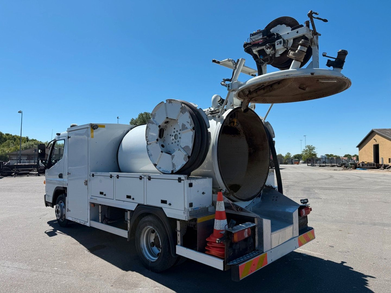 FUSO Canter 9C18 Duonic Rioned 3500 l. Kombi Euro 6 - Vaakumveok: pilt 5 FUSO Canter 9C18 Duonic Rioned 3500 l. Kombi Euro 6 - Vaakumveok: pilt 5