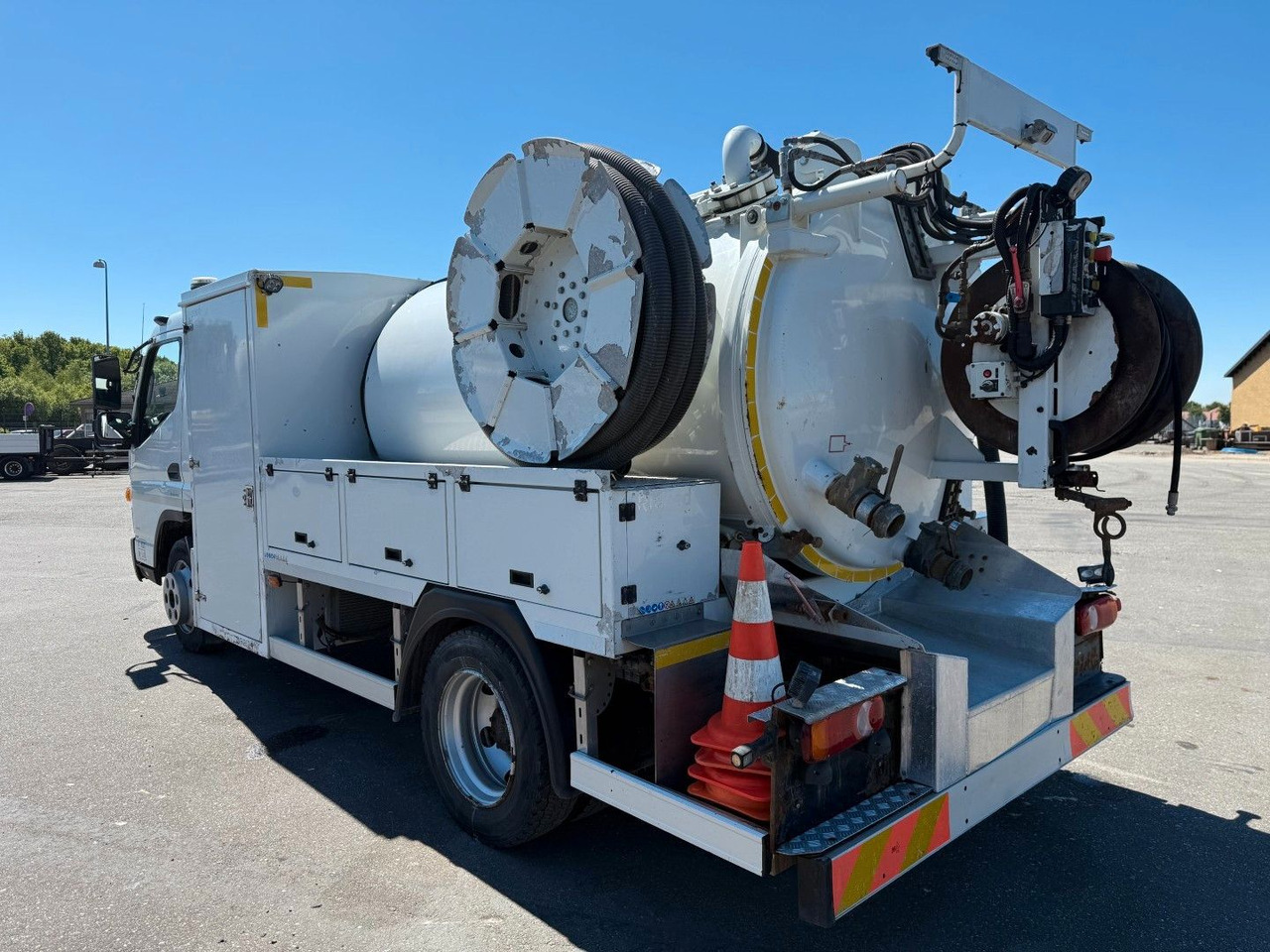 FUSO Canter 9C18 Duonic Rioned 3500 l. Kombi Euro 6 - Vaakumveok: pilt 4 FUSO Canter 9C18 Duonic Rioned 3500 l. Kombi Euro 6 - Vaakumveok: pilt 4
