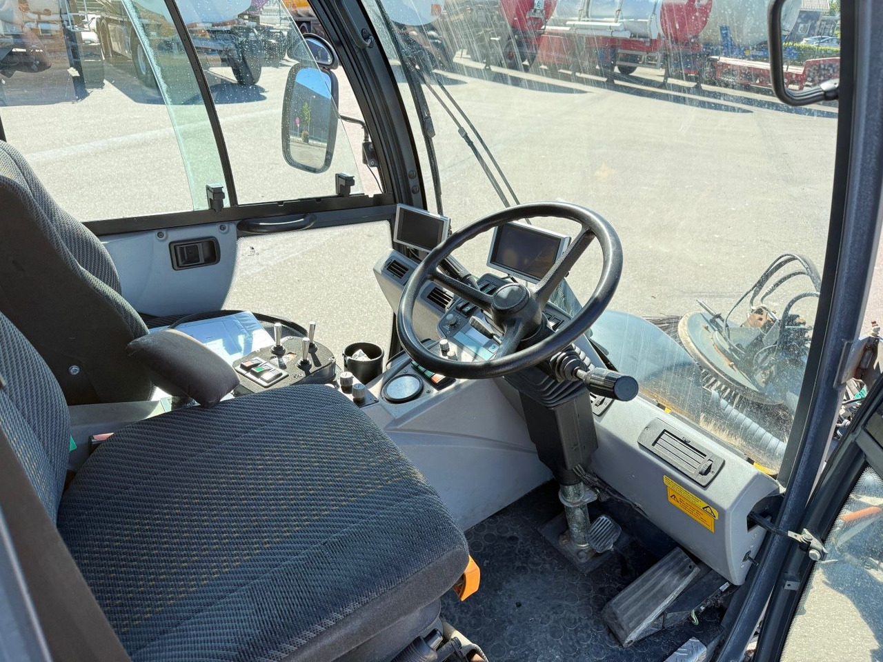 Hako Citymaster 2000 4x4 Euro 5 Kehrmaschine - Tänavapühkimismasin: pilt 5 Hako Citymaster 2000 4x4 Euro 5 Kehrmaschine - Tänavapühkimismasin: pilt 5