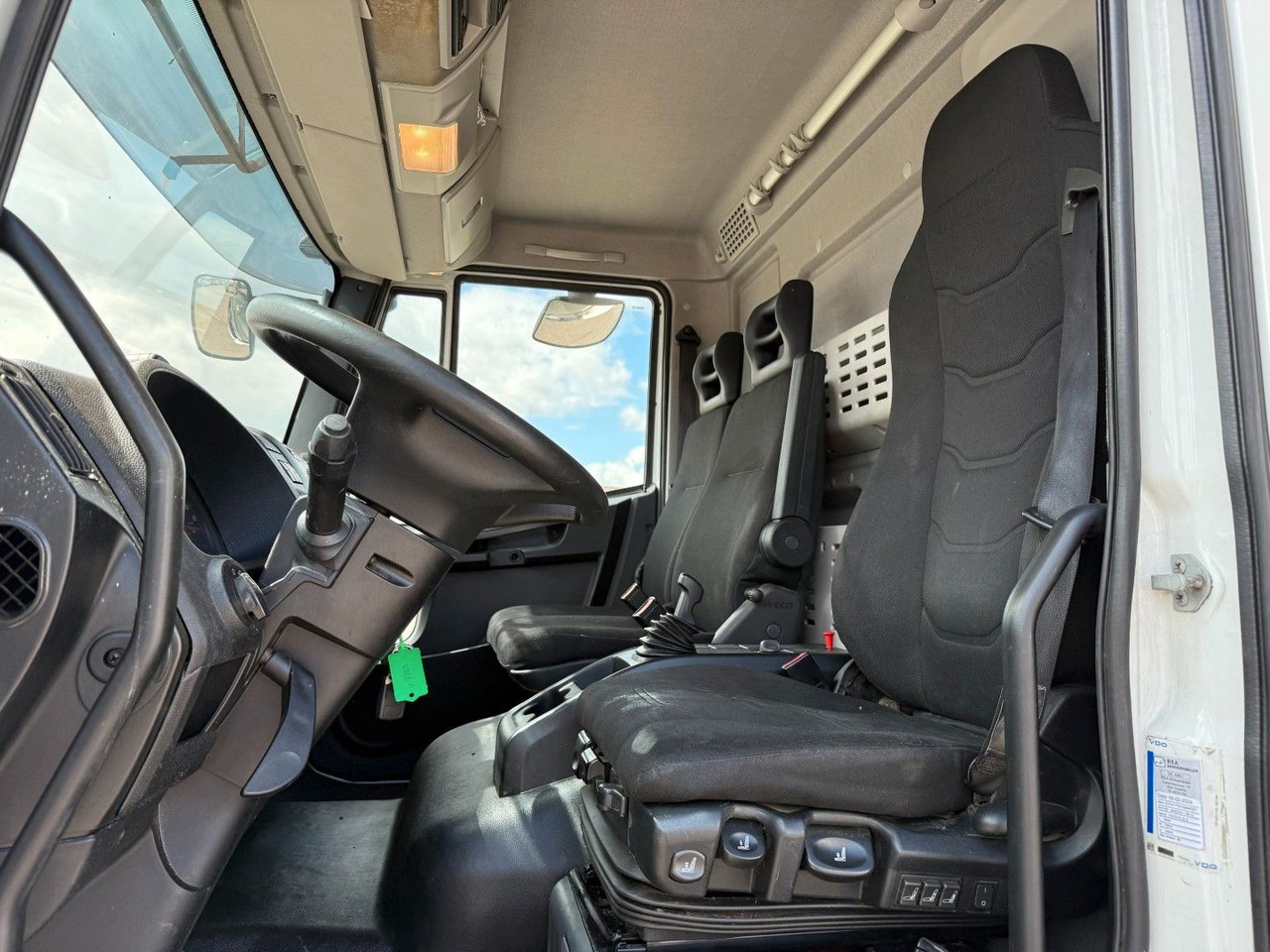 Iveco 180E32 4x2 Schmitz / Thermo King T-1200R Spectru Iveco 180E32 4x2 Schmitz / Thermo King T-1200R Spectru - Külmutiga veoauto: pilt 5 Iveco 180E32 4x2 Schmitz / Thermo King T-1200R Spectru Iveco 180E32 4x2 Schmitz / Thermo King T-1200R Spectru - Külmutiga veoauto: pilt 5