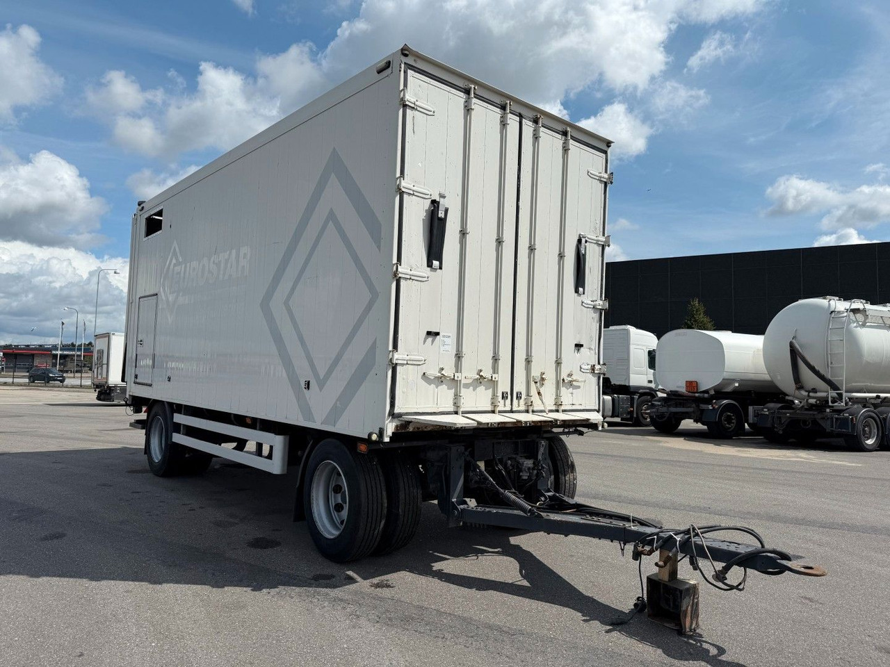 Kel-Berg 20 t. Alubox - Maschineramp Kel-Berg 2 axle 20 t. Alubox - Maschineramp - Furgoonjärelhaagis: pilt 2 Kel-Berg 20 t. Alubox - Maschineramp Kel-Berg 2 axle 20 t. Alubox - Maschineramp - Furgoonjärelhaagis: pilt 2