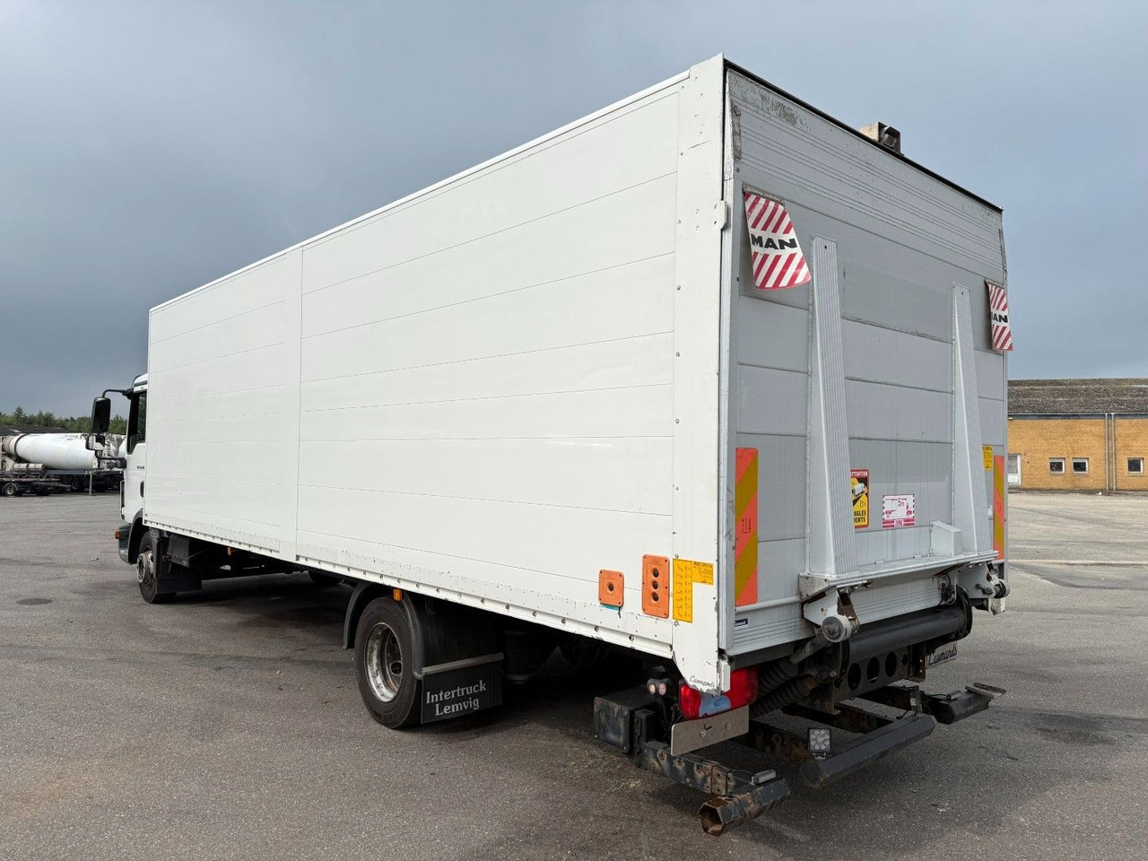 MAN TGL 12.220 4x2 Euro 6 Koffer - Kasti veoauto: pilt 4 MAN TGL 12.220 4x2 Euro 6 Koffer - Kasti veoauto: pilt 4