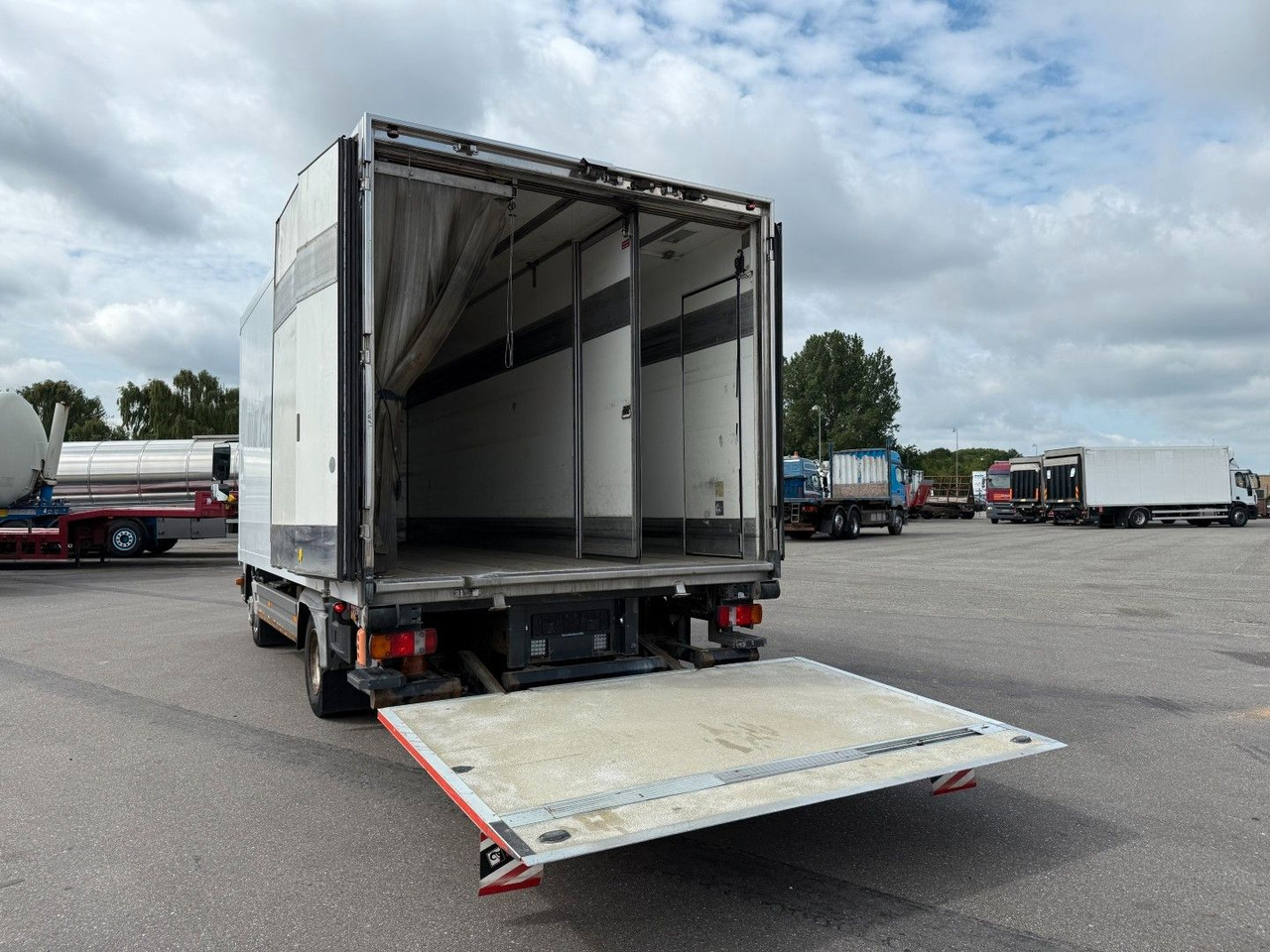 Külmutiga veoauto Mercedes-Benz Atego 1018 4x2 Carrier Supra 750 Mt: pilt 13