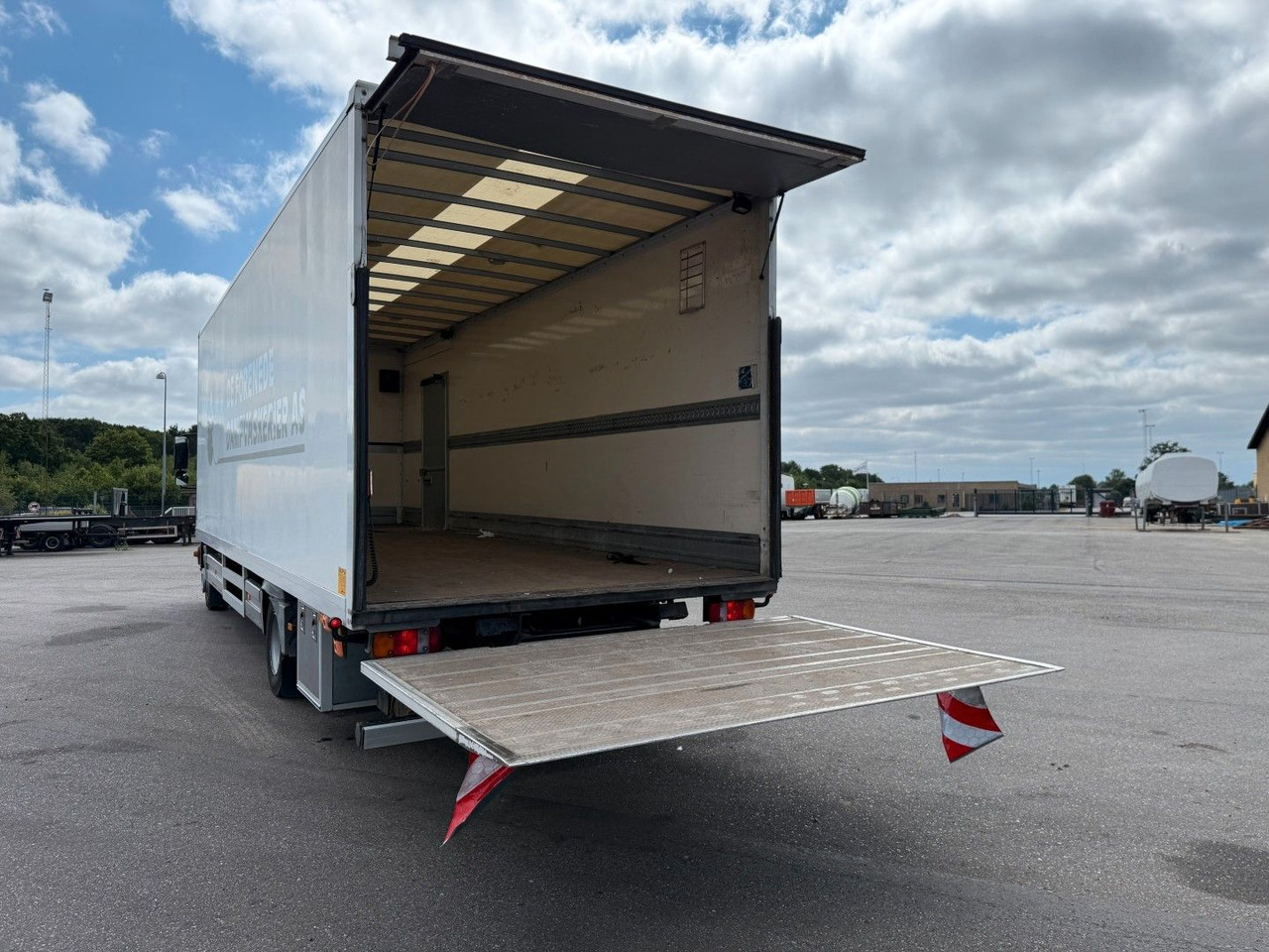 Mercedes-Benz Atego 1218 4x2 Euro 5 8,0 m. koffer - Kasti veoauto: pilt 5 Mercedes-Benz Atego 1218 4x2 Euro 5 8,0 m. koffer - Kasti veoauto: pilt 5