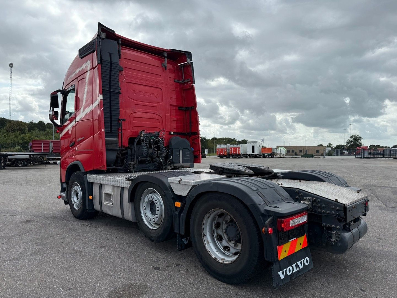 Volvo FH 460 6x2 Globetrotter Euro 6 - Sadulveok: pilt 4 Volvo FH 460 6x2 Globetrotter Euro 6 - Sadulveok: pilt 4