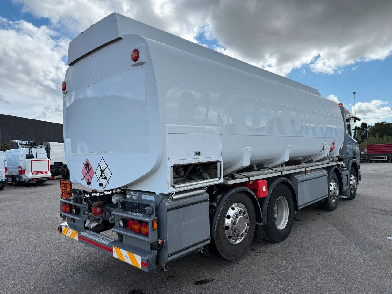 Scania P400 8x2*6 HMK Bilcon 24.000 l. ADR Euro 5 - Tsisternauto: pilt 3 Scania P400 8x2*6 HMK Bilcon 24.000 l. ADR Euro 5 - Tsisternauto: pilt 3