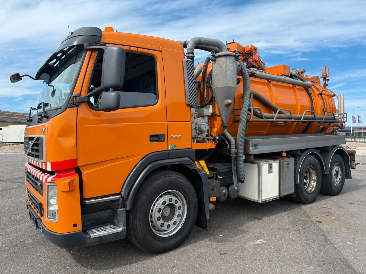 Volvo FM300 6x2*4 Simon Moos 10.500 l. Combi / Tipper - Vaakumveok: pilt 1 Volvo FM300 6x2*4 Simon Moos 10.500 l. Combi / Tipper - Vaakumveok: pilt 1