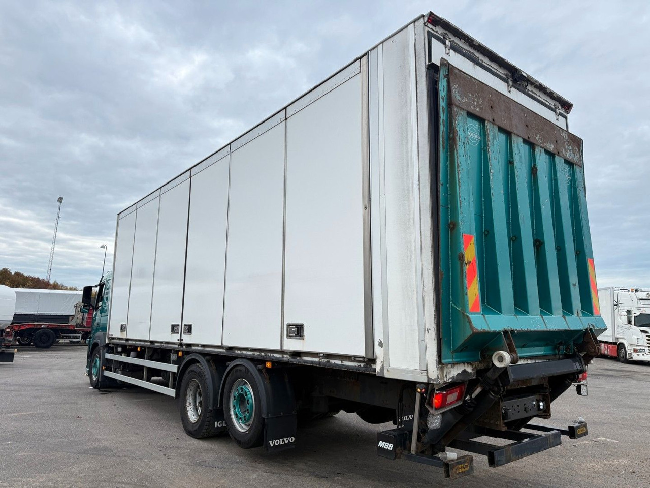 Volvo FM330 6x2*4 Carrier Supra 1050 Nordic - Külmutiga veoauto: pilt 4 Volvo FM330 6x2*4 Carrier Supra 1050 Nordic - Külmutiga veoauto: pilt 4