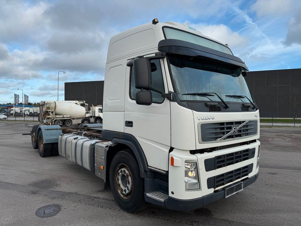 Volvo FM340 6x2 Globetrotter Chassis / Fahrgestell - Kabiinišassiiga veoauto: pilt 2 Volvo FM340 6x2 Globetrotter Chassis / Fahrgestell - Kabiinišassiiga veoauto: pilt 2