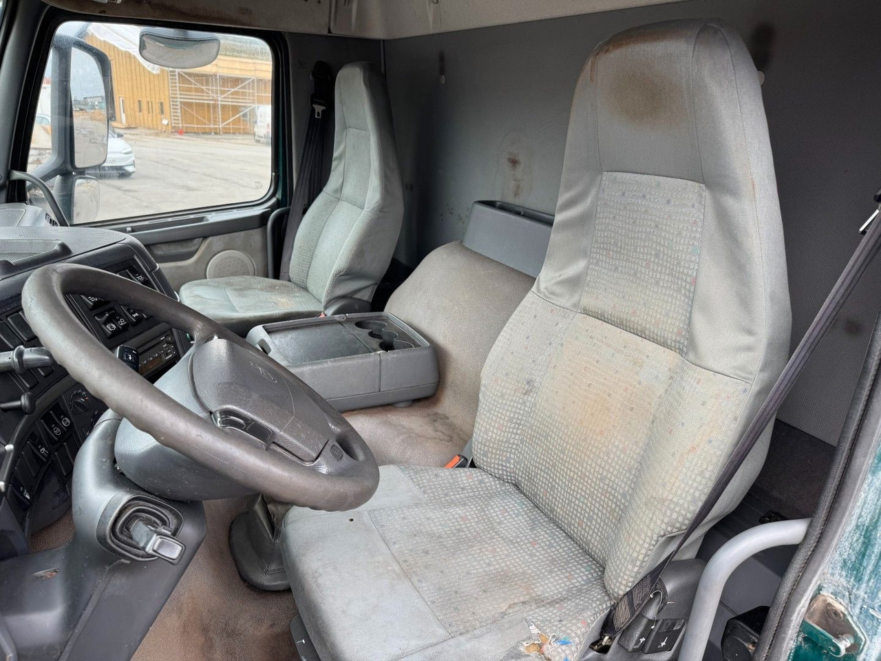 Volvo FM9 380 6x2*4 Tiertransporter / Livestock - Hobuseauto: pilt 5 Volvo FM9 380 6x2*4 Tiertransporter / Livestock - Hobuseauto: pilt 5