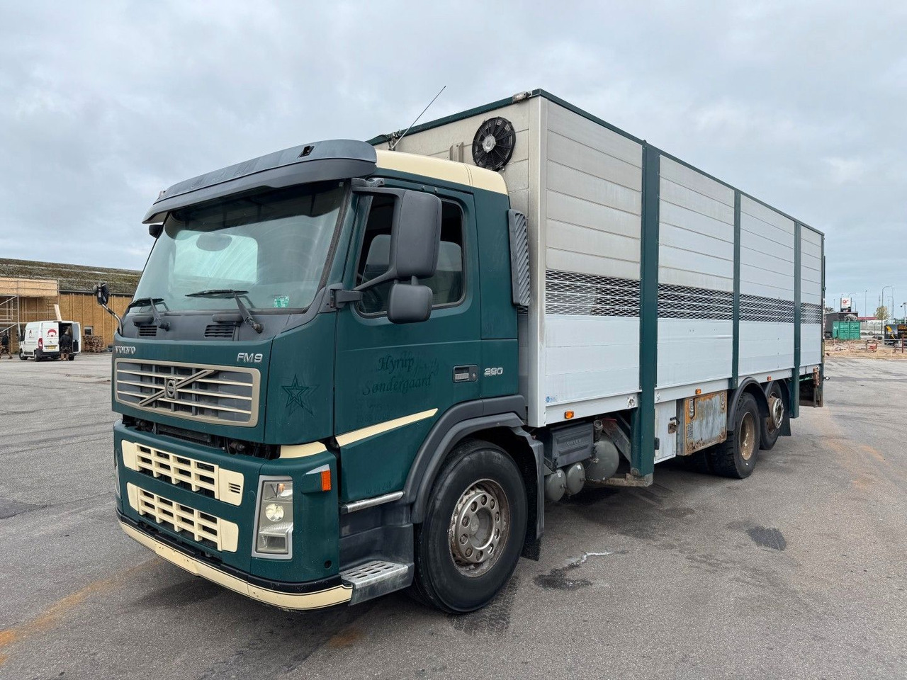 Volvo FM9 380 6x2*4 Tiertransporter / Livestock - Hobuseauto: pilt 1 Volvo FM9 380 6x2*4 Tiertransporter / Livestock - Hobuseauto: pilt 1