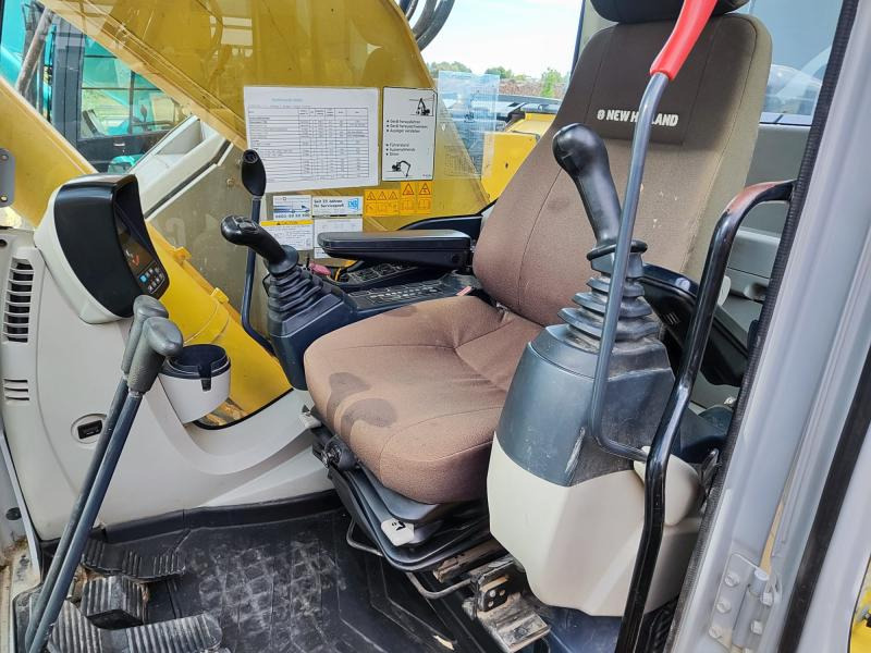 New Holland E235B SR-2 - Lintekskavaator: pilt 5 New Holland E235B SR-2 - Lintekskavaator: pilt 5