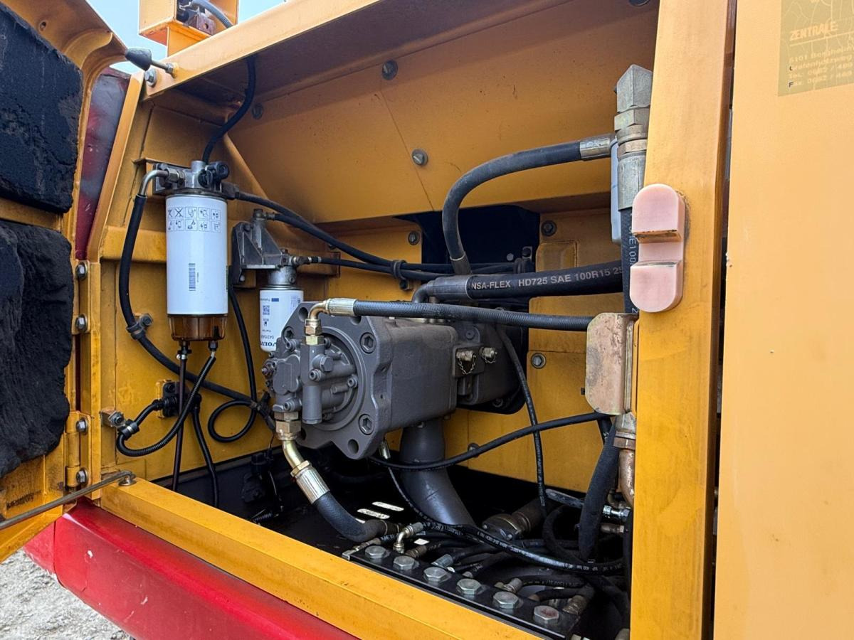 Volvo EC240 CL Long Reach - Lintekskavaator: pilt 4 Volvo EC240 CL Long Reach - Lintekskavaator: pilt 4