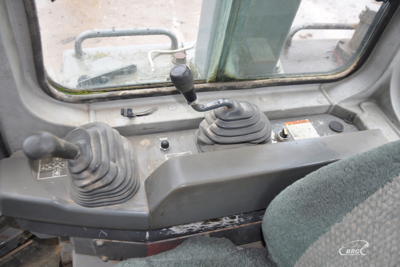 Buldooser Komatsu D 155 AX: pilt 13 Buldooser Komatsu D 155 AX: pilt 13