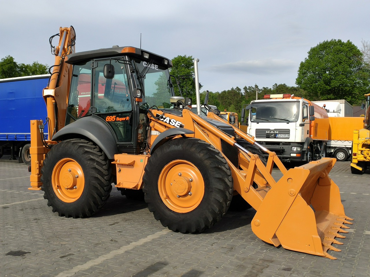 Case 695SR2-4PS - Ekskavaator-laadur: pilt 2 Case 695SR2-4PS - Ekskavaator-laadur: pilt 2