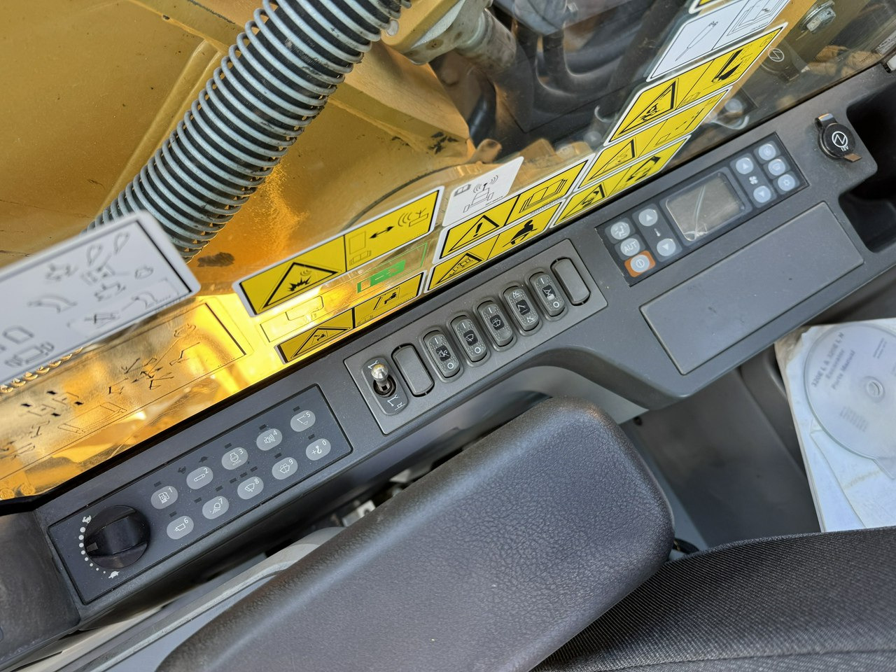 Lintekskavaator Caterpillar 320 EL Szybkozłącze Łyżka Skarpowa uchylna Waga 22tony: pilt 22 Lintekskavaator Caterpillar 320 EL Szybkozłącze Łyżka Skarpowa uchylna Waga 22tony: pilt 22