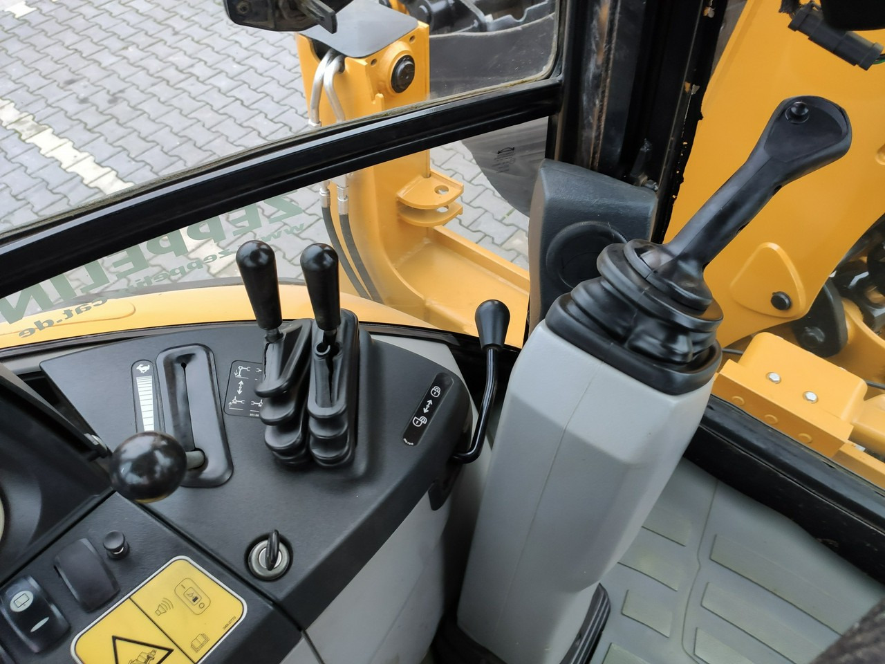 Caterpillar 444E Premier Sterowanie na Joystickach FULL OPCJA - Ekskavaator-laadur: pilt 5 Caterpillar 444E Premier Sterowanie na Joystickach FULL OPCJA - Ekskavaator-laadur: pilt 5