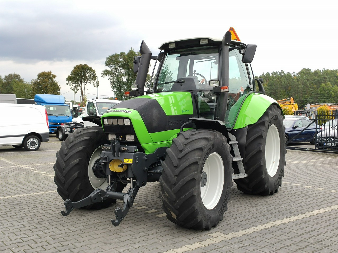 Deutz Fahr Agrotron M620 4x4 Przedni Tuz Wałek W.O.M Wyjścia do Przyczepy - Traktor: pilt 3 Deutz Fahr Agrotron M620 4x4 Przedni Tuz Wałek W.O.M Wyjścia do Przyczepy - Traktor: pilt 3