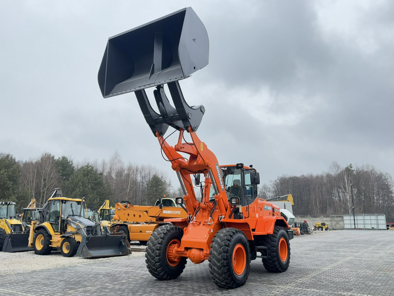 Doosan DL250 14,5Ton Łyżka Wysokiego Wysypu !!! - Rataslaadur: pilt 4 Doosan DL250 14,5Ton Łyżka Wysokiego Wysypu !!! - Rataslaadur: pilt 4