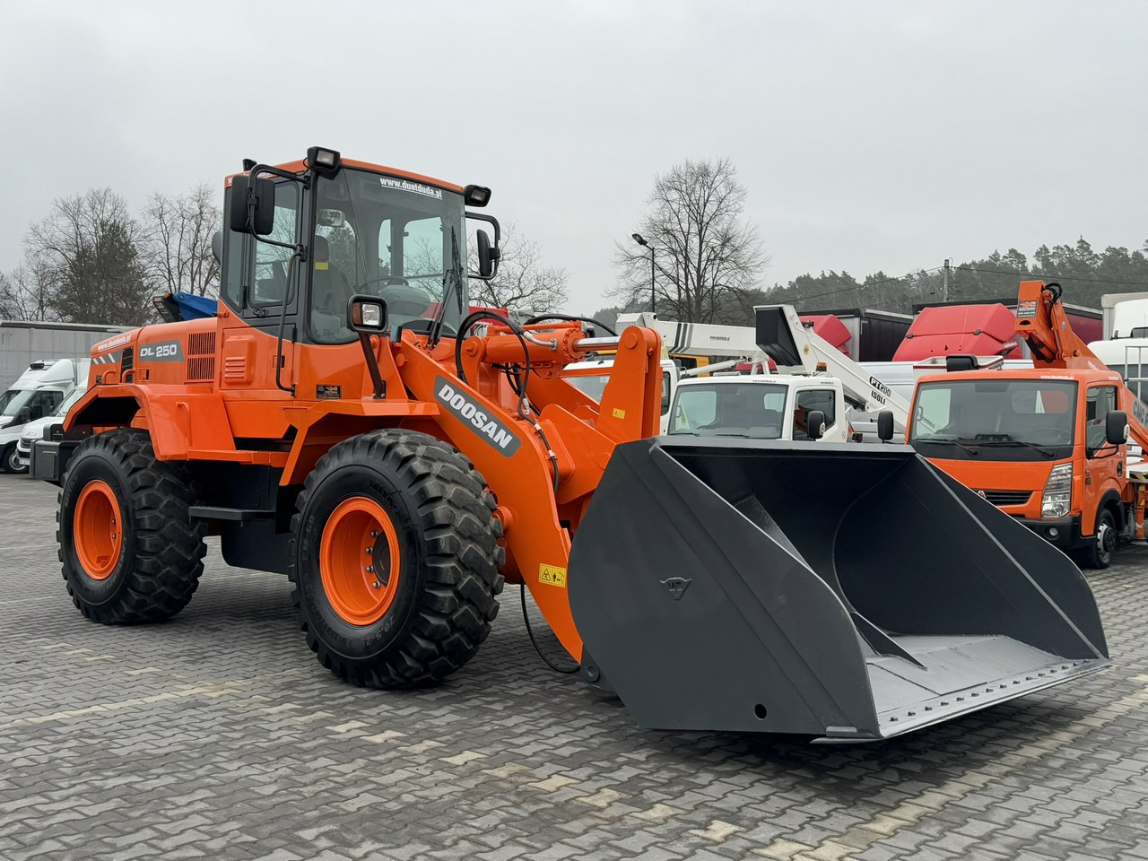Doosan DL250 14,5Ton Łyżka Wysokiego Wysypu !!! - Rataslaadur: pilt 3 Doosan DL250 14,5Ton Łyżka Wysokiego Wysypu !!! - Rataslaadur: pilt 3
