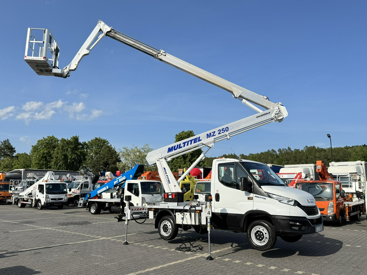 Iveco Daily 35S14 - Veoautolt tõusev platvorm: pilt 1 Iveco Daily 35S14 - Veoautolt tõusev platvorm: pilt 1