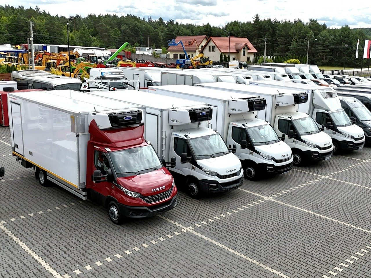 Iveco Daily 70C17 Mroźnia Agregat Carrier Supra 750 10-Palet + Winda - Tarbesõiduk külmik: pilt 1 Iveco Daily 70C17 Mroźnia Agregat Carrier Supra 750 10-Palet + Winda - Tarbesõiduk külmik: pilt 1