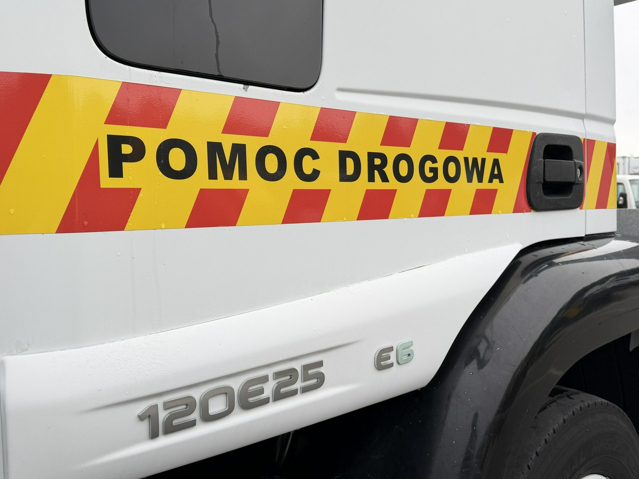 Iveco EUROCARGO 120E25 E6 Laweta Zagłebiana Platforma Pomoc Drogowa - Puksiirauto: pilt 2 Iveco EUROCARGO 120E25 E6 Laweta Zagłebiana Platforma Pomoc Drogowa - Puksiirauto: pilt 2