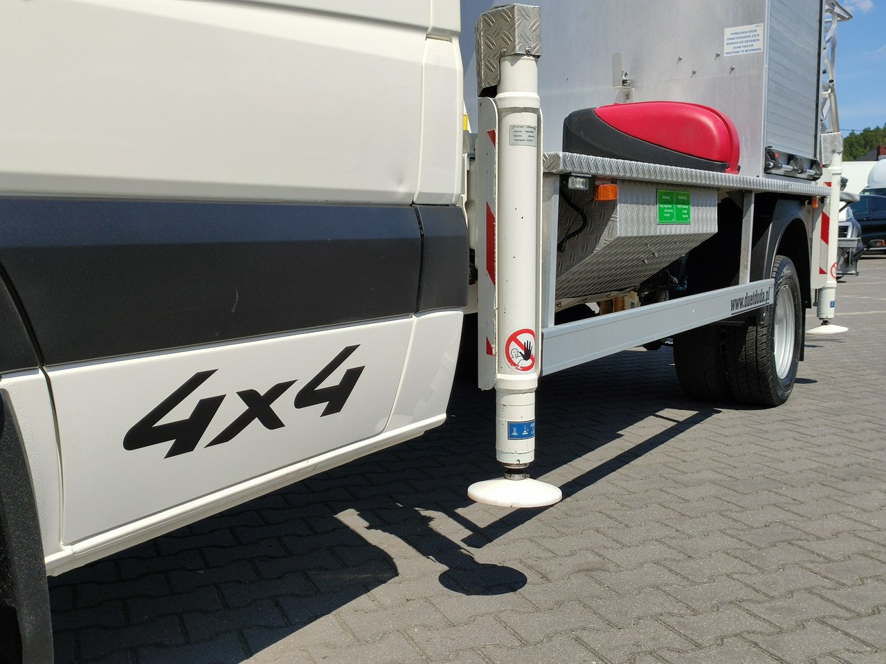 Iveco Volkswagen Crafter 4x4 Zwyżka 21m Palfinger P210BK JIP-Ogon udt - Veoautolt tõusev platvorm: pilt 4 Iveco Volkswagen Crafter 4x4 Zwyżka 21m Palfinger P210BK JIP-Ogon udt - Veoautolt tõusev platvorm: pilt 4