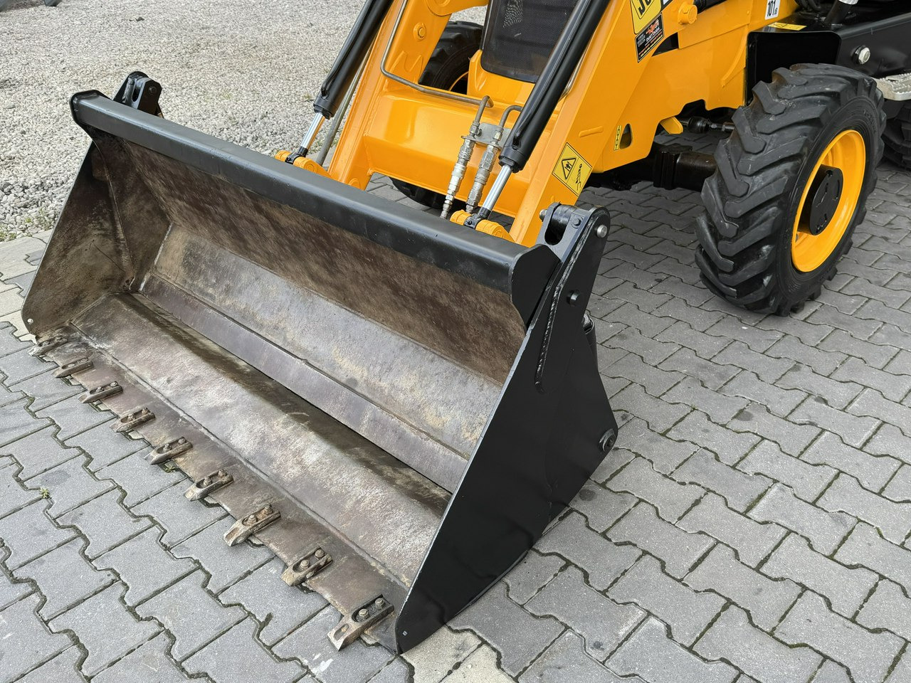 JCB MIDI CX Szybkozłącze Nowe Opony bez luzów i wycieków Super Stan - Ekskavaator-laadur: pilt 2 JCB MIDI CX Szybkozłącze Nowe Opony bez luzów i wycieków Super Stan - Ekskavaator-laadur: pilt 2