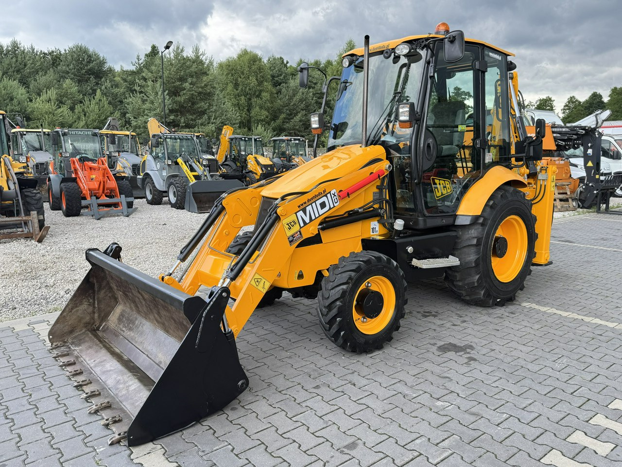 JCB MIDI CX Szybkozłącze Nowe Opony bez luzów i wycieków Super Stan - Ekskavaator-laadur: pilt 4 JCB MIDI CX Szybkozłącze Nowe Opony bez luzów i wycieków Super Stan - Ekskavaator-laadur: pilt 4