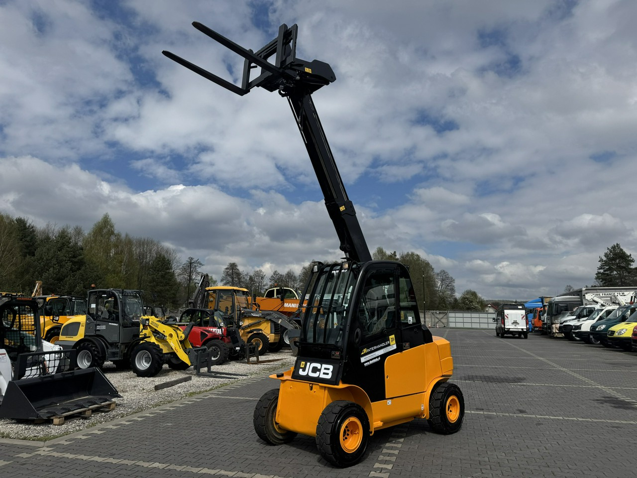 JCB TLT 35D 4x4 T4 TELESKOP / TELESKOPOWY Ładowarka Teleskopowa - Teleskooplaadur: pilt 1 JCB TLT 35D 4x4 T4 TELESKOP / TELESKOPOWY Ładowarka Teleskopowa - Teleskooplaadur: pilt 1