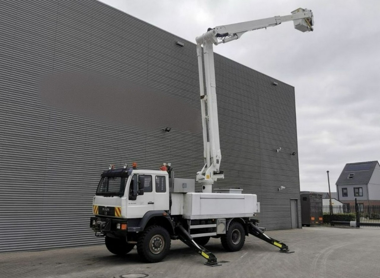 MAN LE 18.280 4x4 Zwyżka Altec TA60 Podnośnik Koszowy - Veoautolt tõusev platvorm: pilt 1 MAN LE 18.280 4x4 Zwyżka Altec TA60 Podnośnik Koszowy - Veoautolt tõusev platvorm: pilt 1