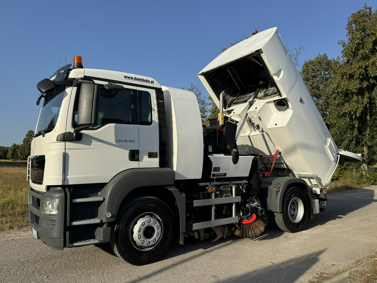 MAN TGS 18.320 E5 BUCHER OPTIFANT 8000 Zamiatarka Uliczna Euro 6 - Tänavapühkimismasin: pilt 2 MAN TGS 18.320 E5 BUCHER OPTIFANT 8000 Zamiatarka Uliczna Euro 6 - Tänavapühkimismasin: pilt 2