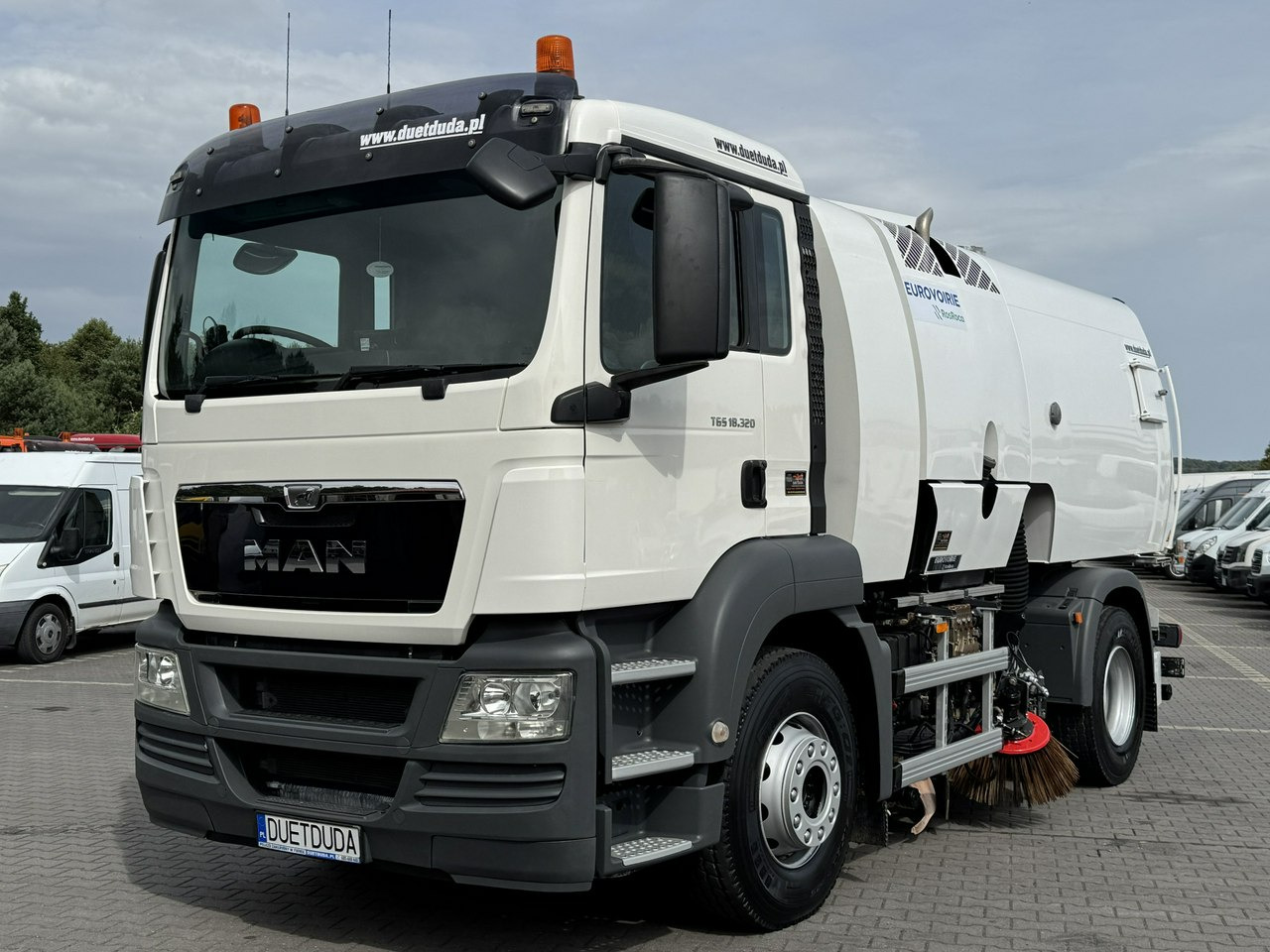 MAN TGS 18.320 E5 BUCHER OPTIFANT 8000 Zamiatarka Uliczna Euro 6 - Tänavapühkimismasin: pilt 4 MAN TGS 18.320 E5 BUCHER OPTIFANT 8000 Zamiatarka Uliczna Euro 6 - Tänavapühkimismasin: pilt 4