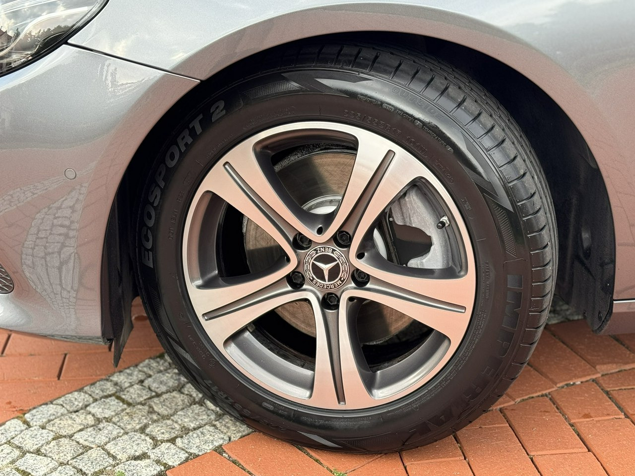 Sedaan Mercedes E 220: pilt 9