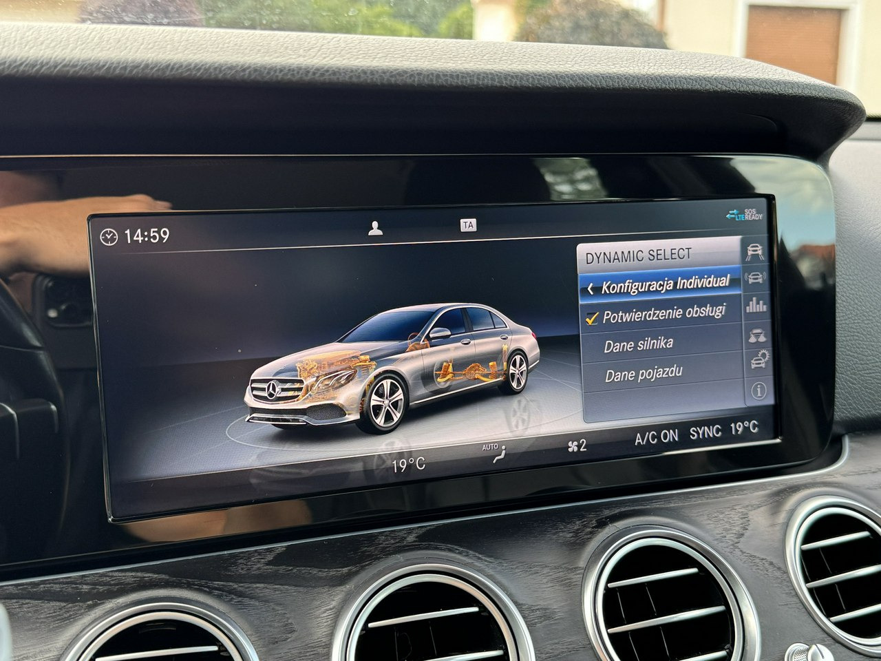 Sedaan Mercedes E 220: pilt 26