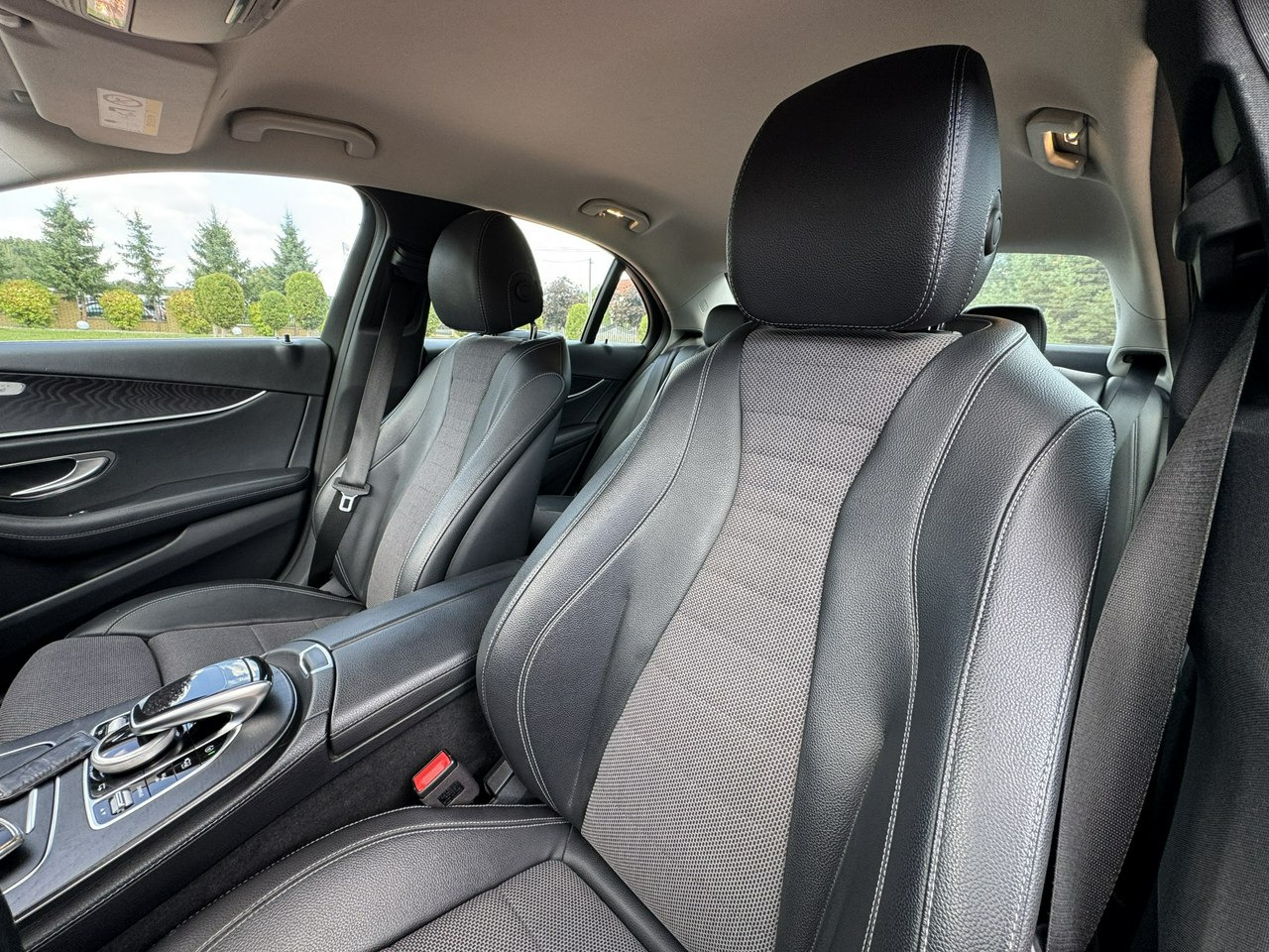 Sedaan Mercedes E 220: pilt 31