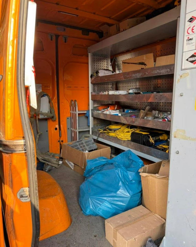 Mercedes Sprinter - Veoautolt tõusev platvorm: pilt 3 Mercedes Sprinter - Veoautolt tõusev platvorm: pilt 3