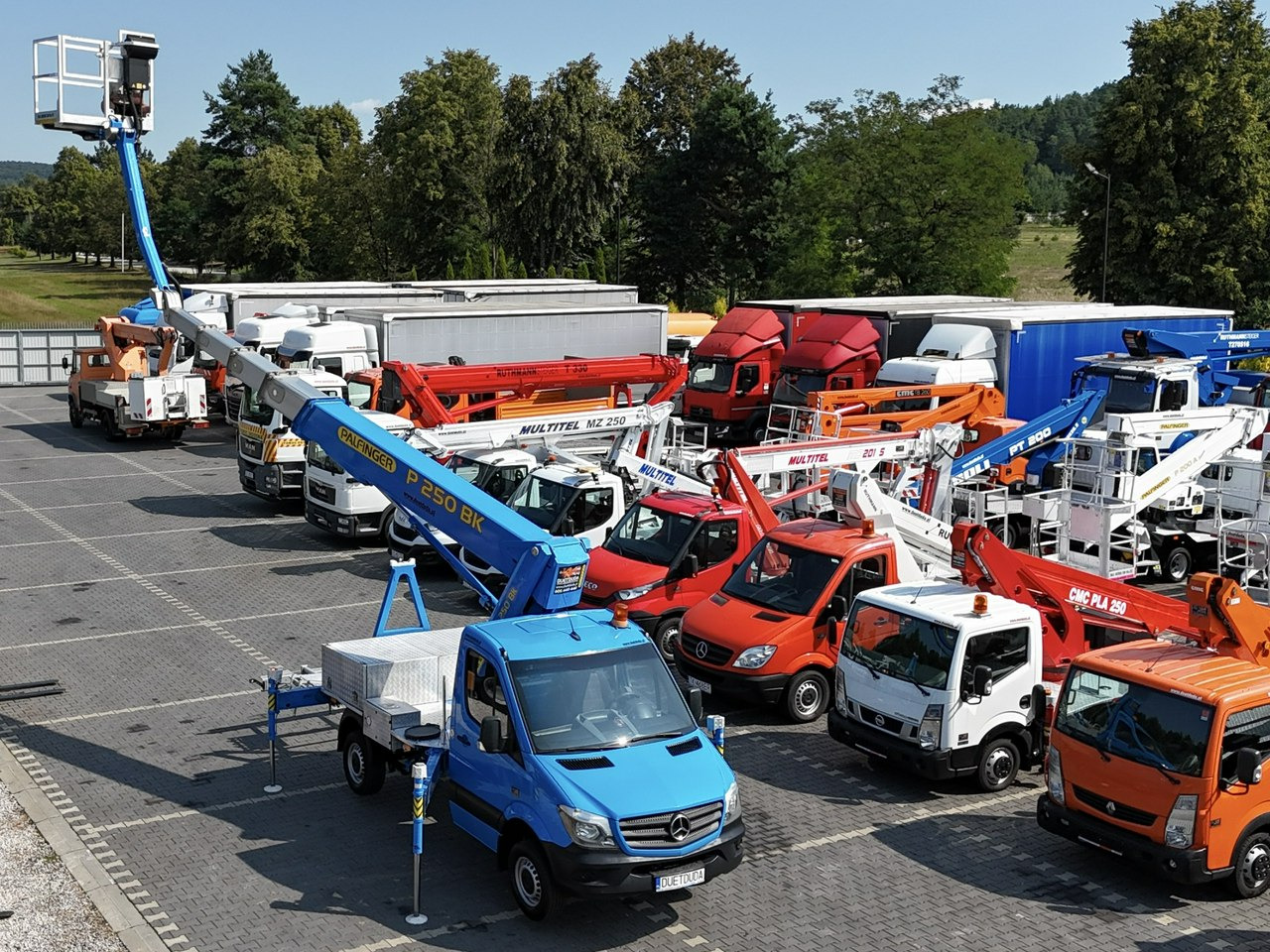 Mercedes Sprinter - Veoautolt tõusev platvorm: pilt 2 Mercedes Sprinter - Veoautolt tõusev platvorm: pilt 2