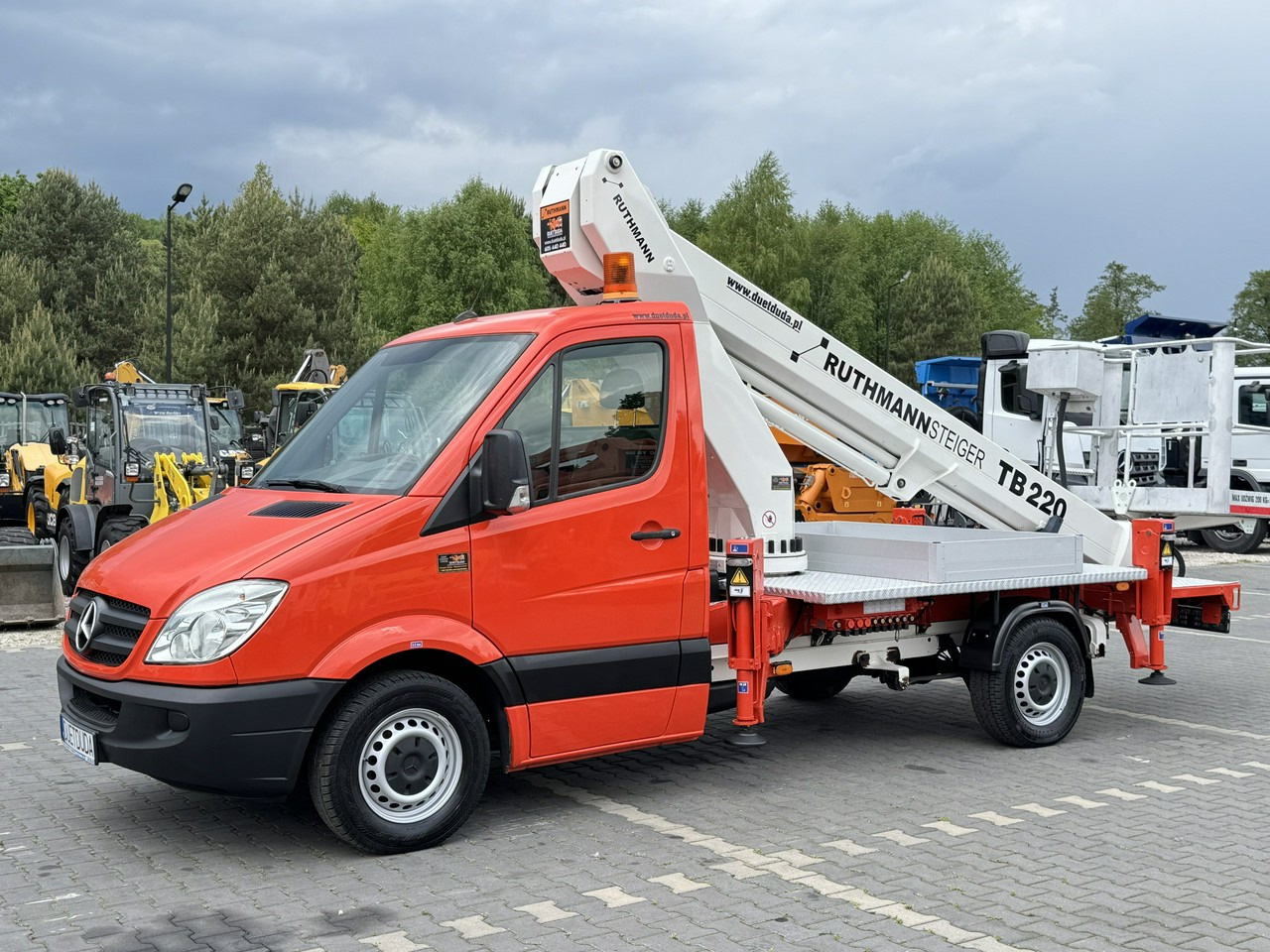 Mercedes Sprinter - Veoautolt tõusev platvorm: pilt 3 Mercedes Sprinter - Veoautolt tõusev platvorm: pilt 3