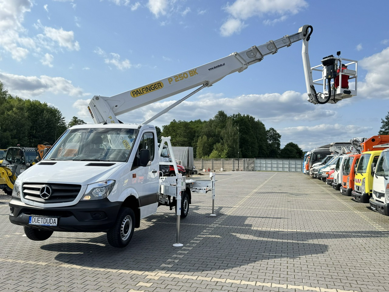 Mercedes Sprinter - Veoautolt tõusev platvorm: pilt 2 Mercedes Sprinter - Veoautolt tõusev platvorm: pilt 2